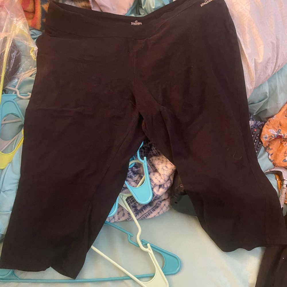 Spaulding black capri leggings